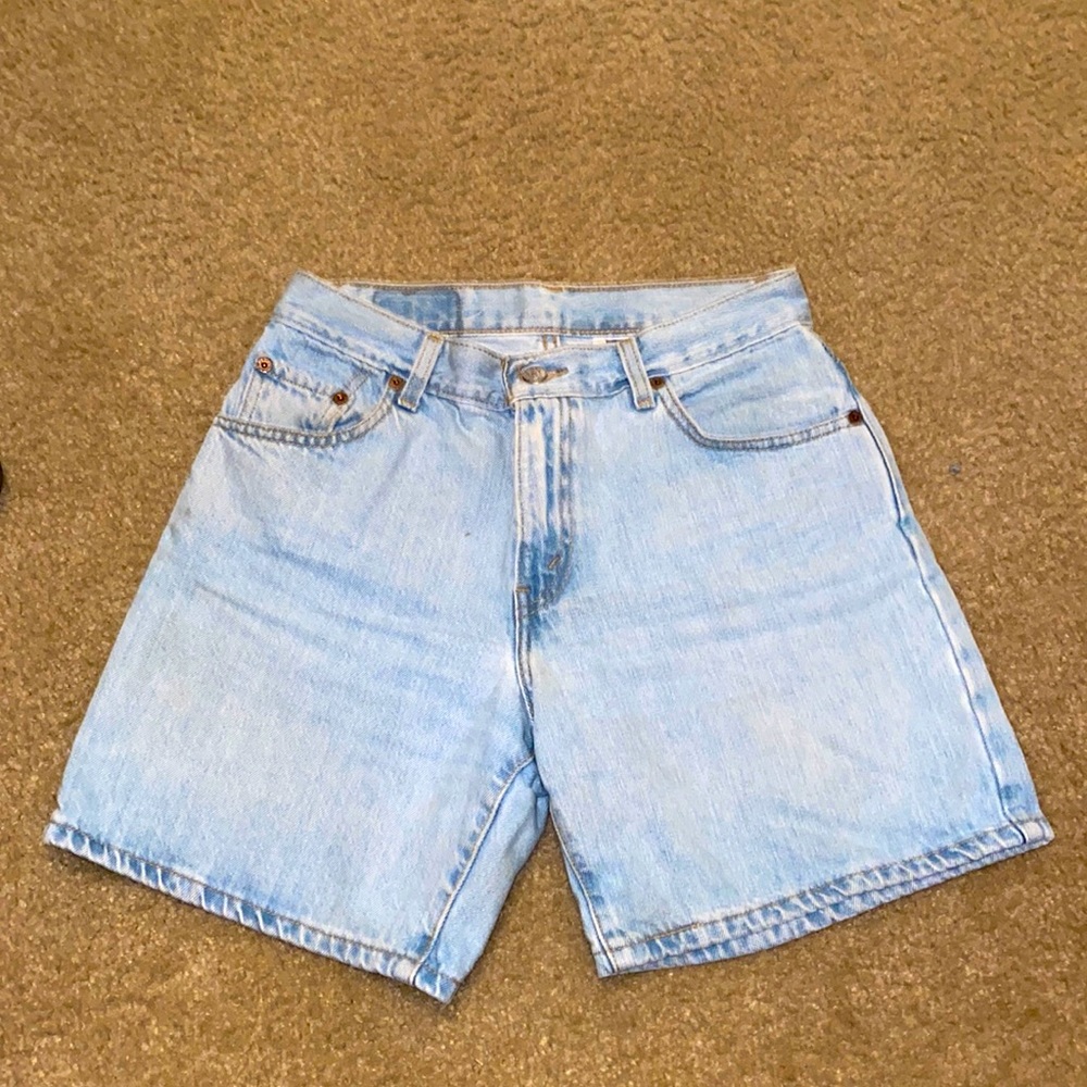 Levi’s, size 6 (26-28), light wash